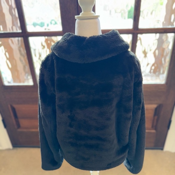 Vintage Express Black Faux Fur Crop Coat Womans M Whimsigoth Elegant Warm - Picture 2 of 7